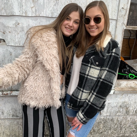 Meet your Posher, Hannah - Picture 4 of 4